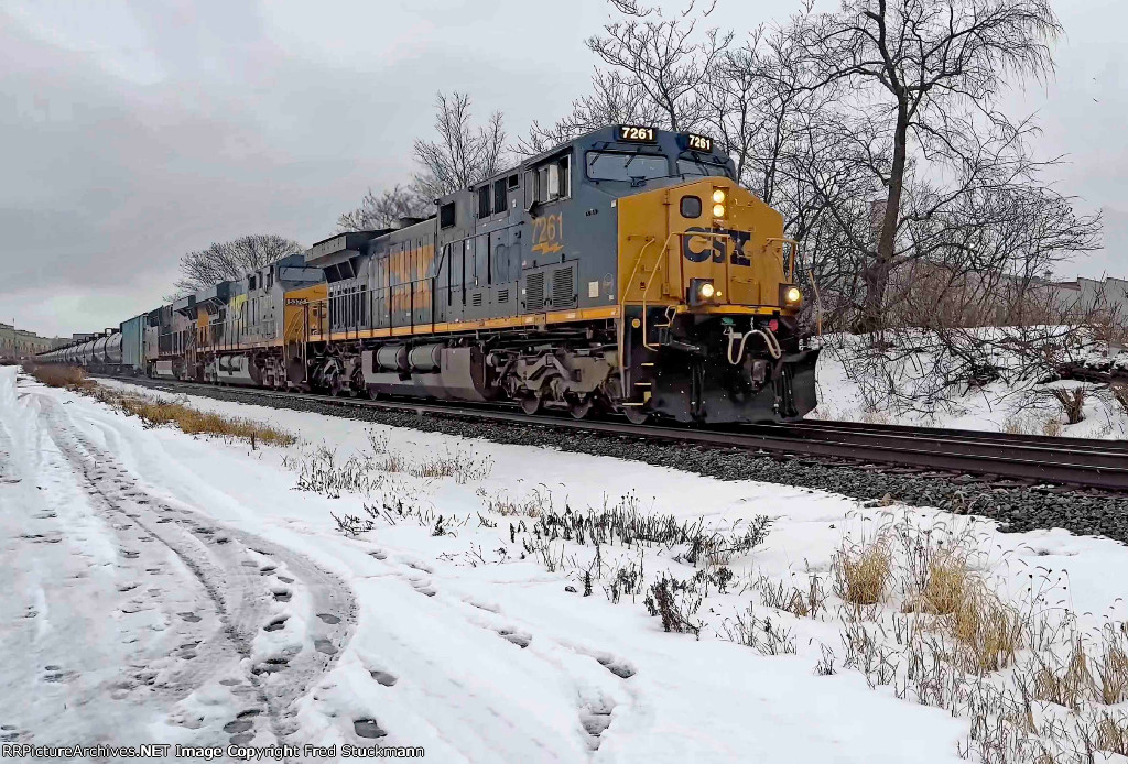 CSX 7261 leads B774